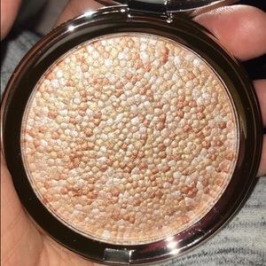 Make up highlighter.